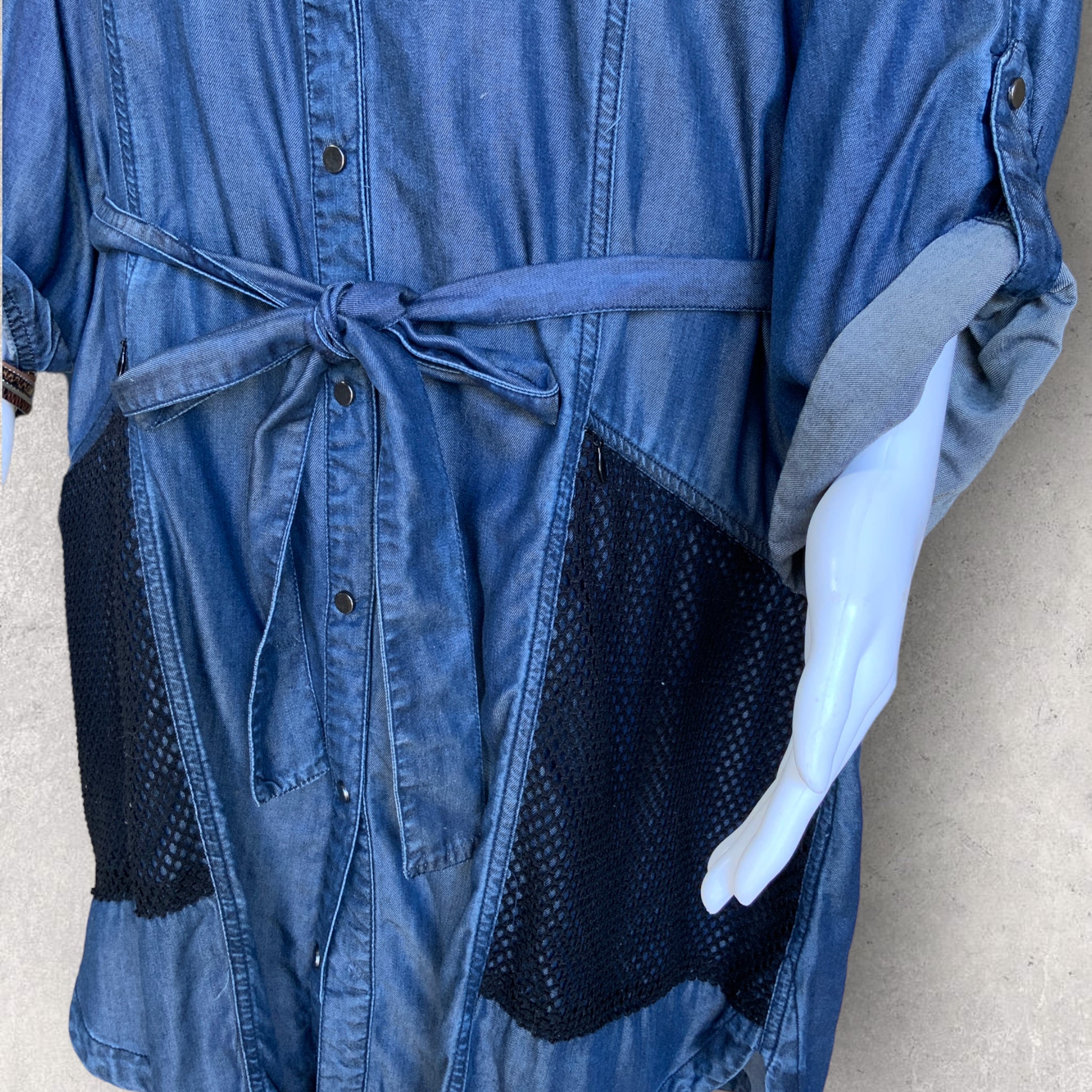 NWOT VIRTUELLE TAKING SHAPE Blue Denim Tab Sleeved Shirt Dress/Jacket - Size 16