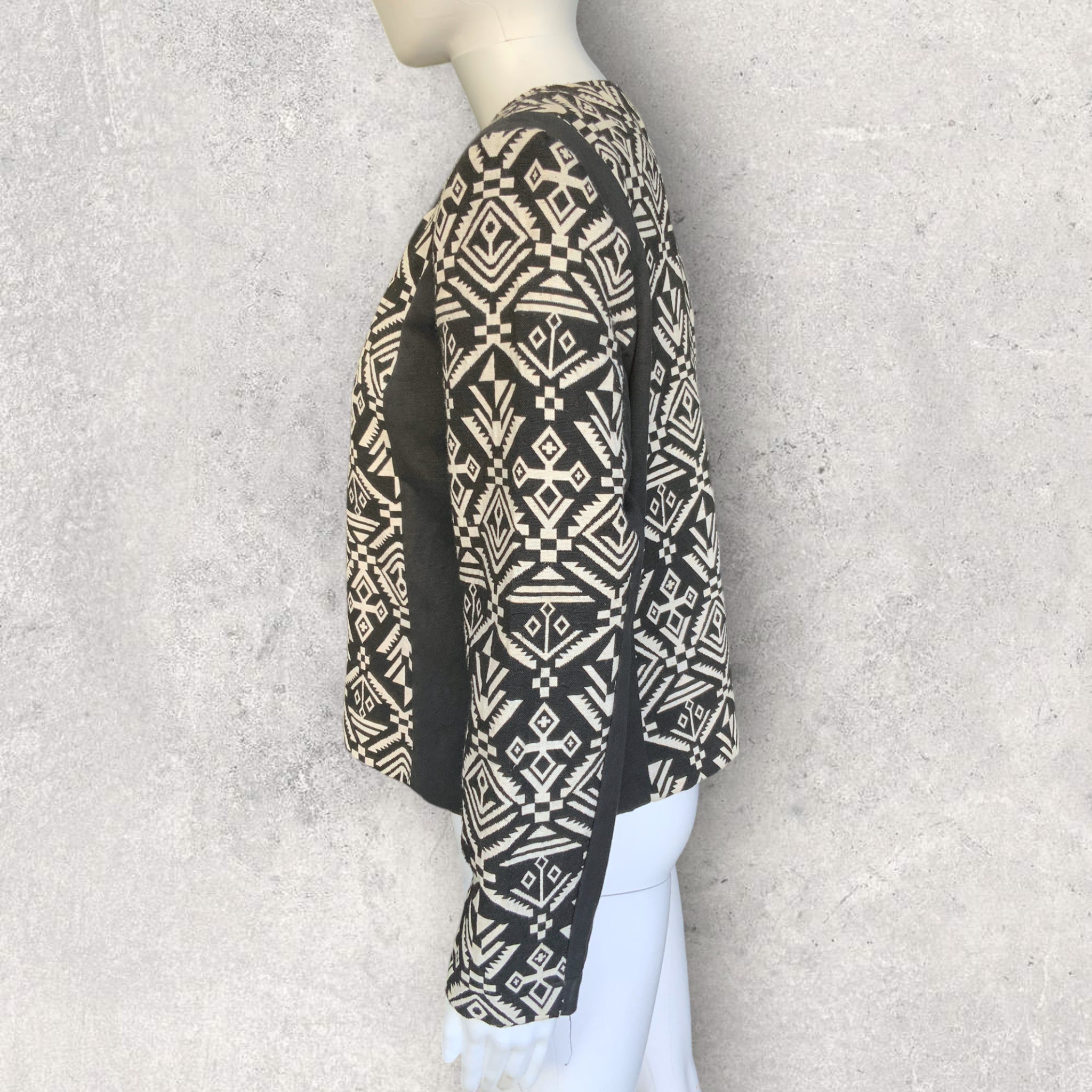 QUELQUE Monochrome Geometric Aztec Zip Up Jacket - Size 12