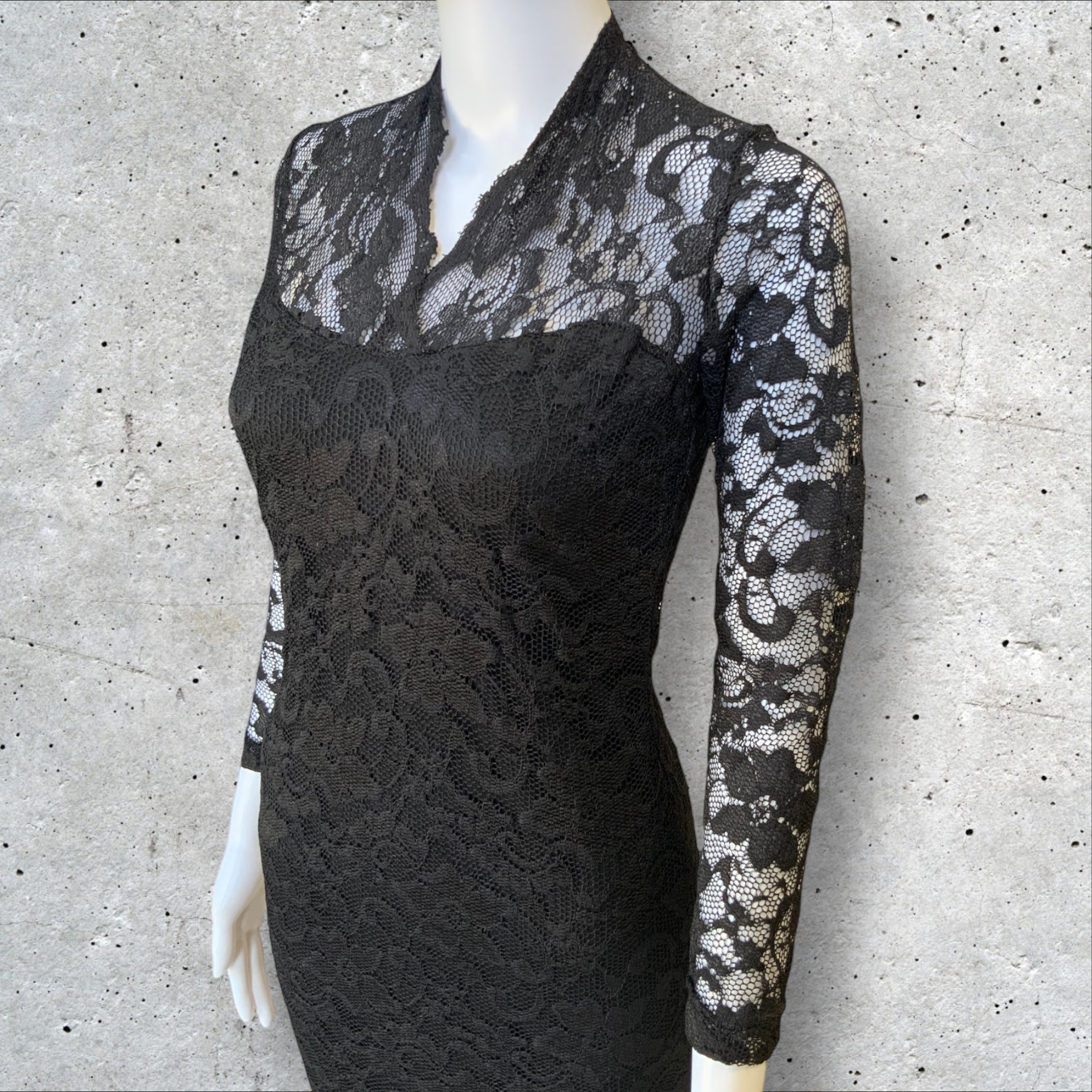 ZLV V Neck Black Lace Long Sleeved Bodycon Dress - Size 10/12