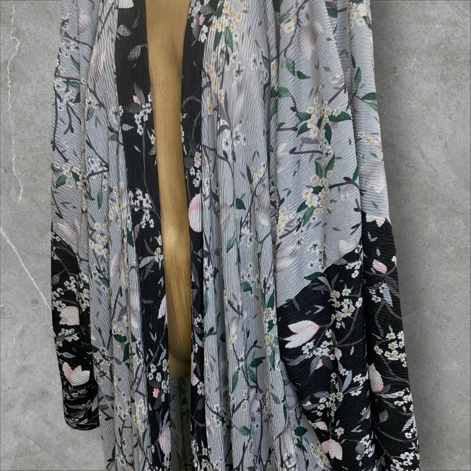 SARA Kimono Jacket Black/Blue-Grey Crinkled Poly Floral cover Up - Size 4XL
