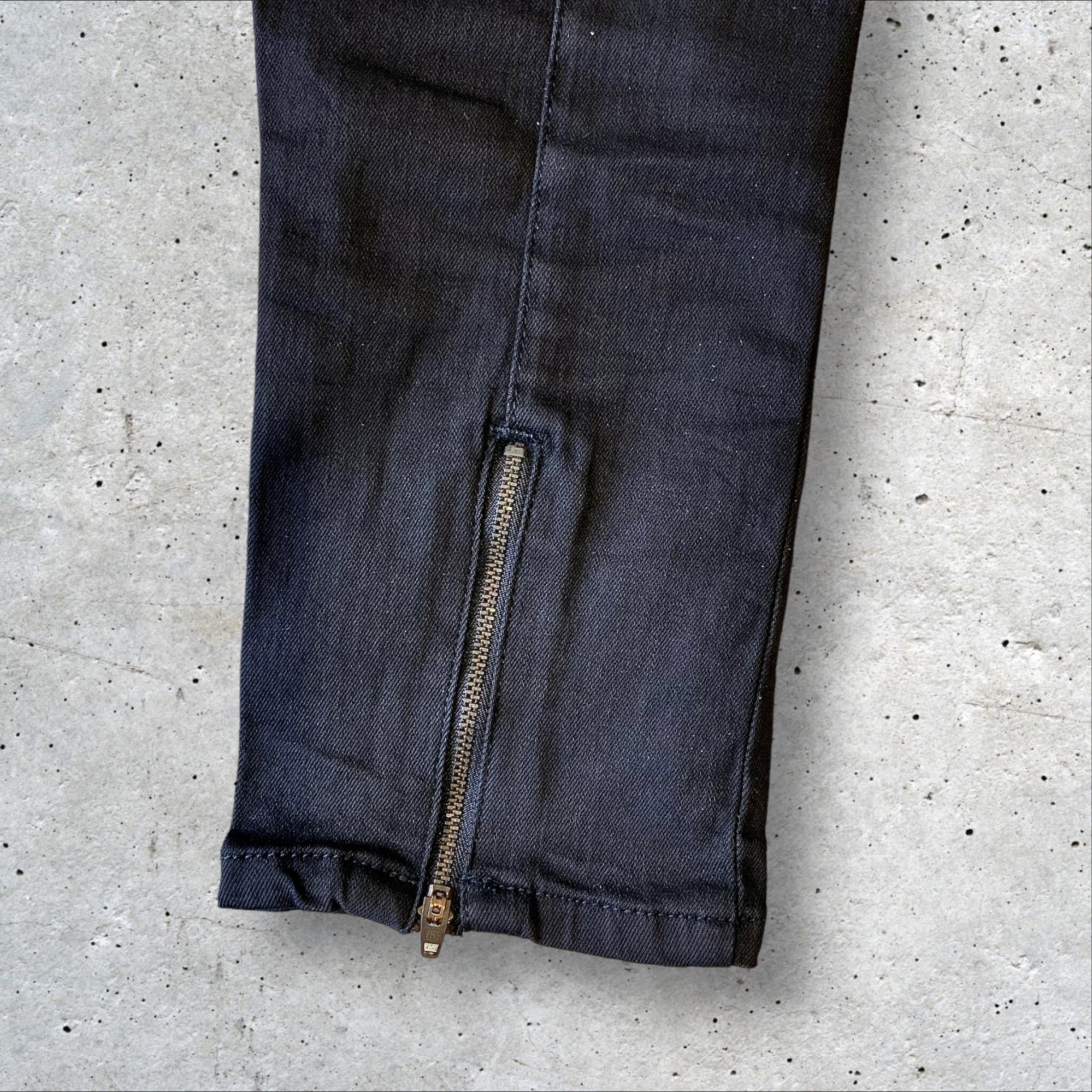 GUESS Women's Black 3/4 Zip Detail Cropped Jeans, Size 28
