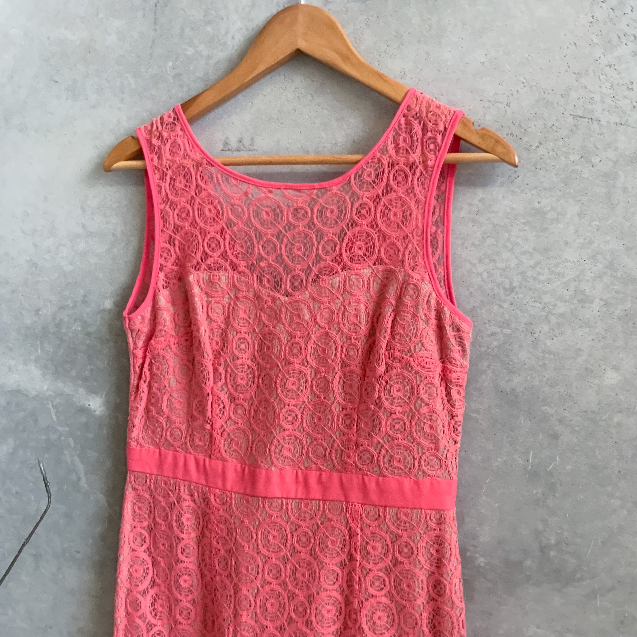 BNWT LIMITED EDITIONS Coral Pink Lace Shift Dress - Size 8
