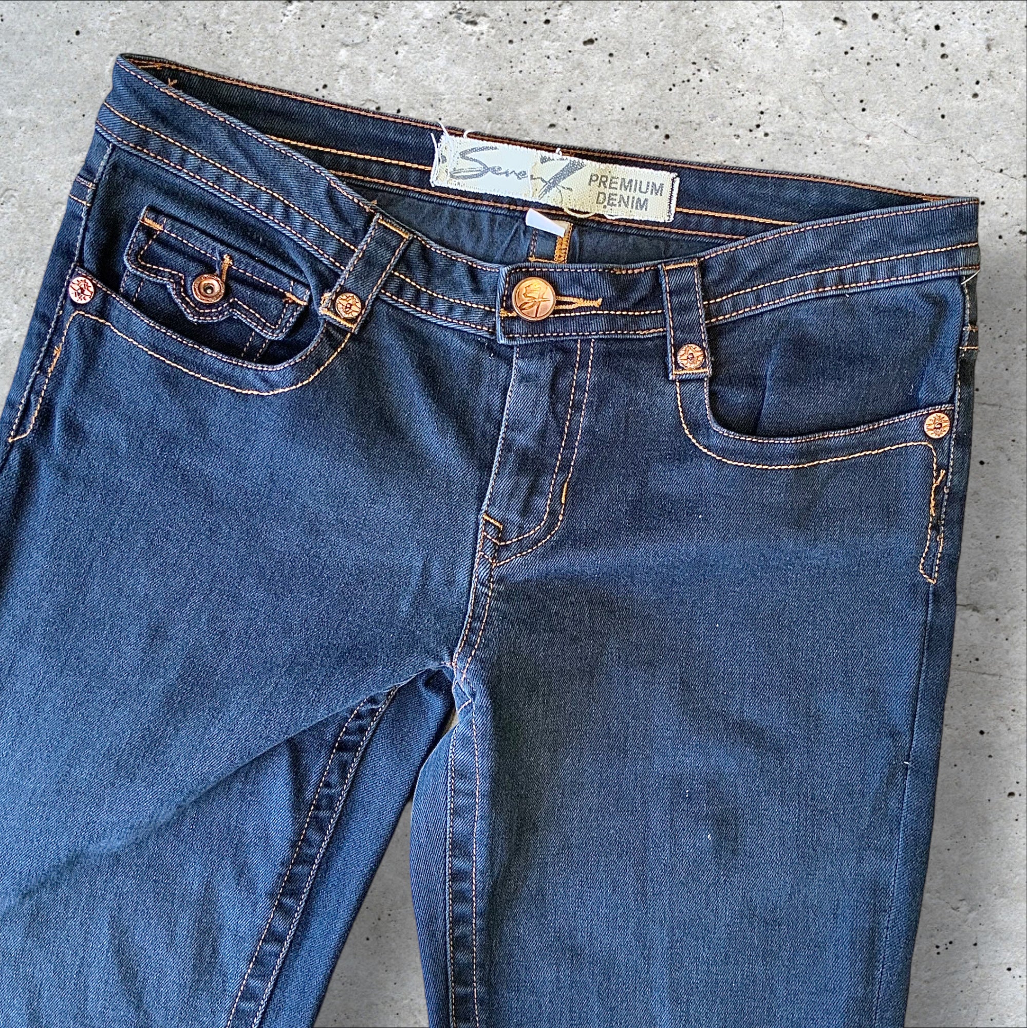 SEVEN7 Vintage Y2K Low Waisted Dark Indigo Wash Flared Jeans Size 32"
