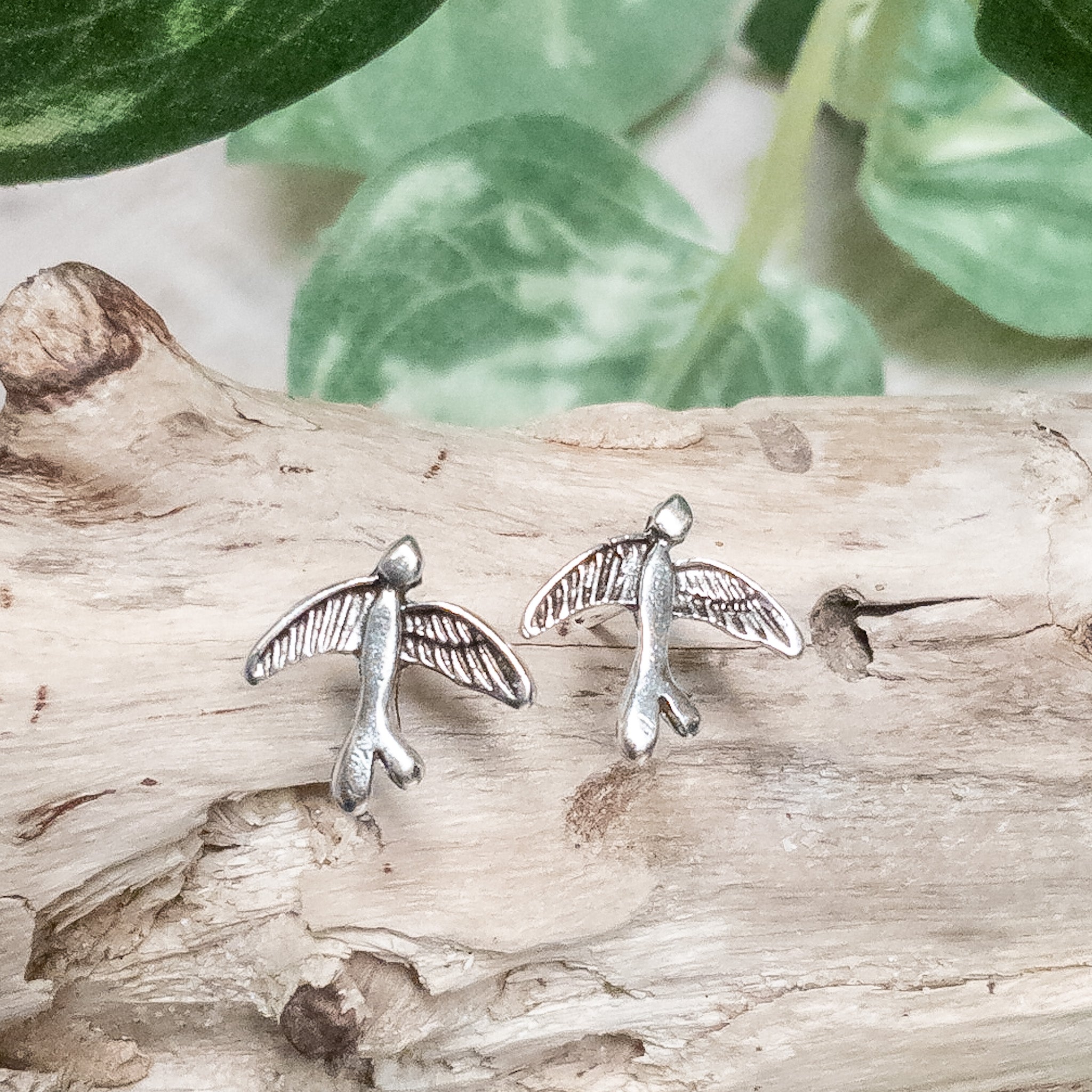 BNWT Minimalist Antique Silver Swallow Bird Fashion Stud Earrings