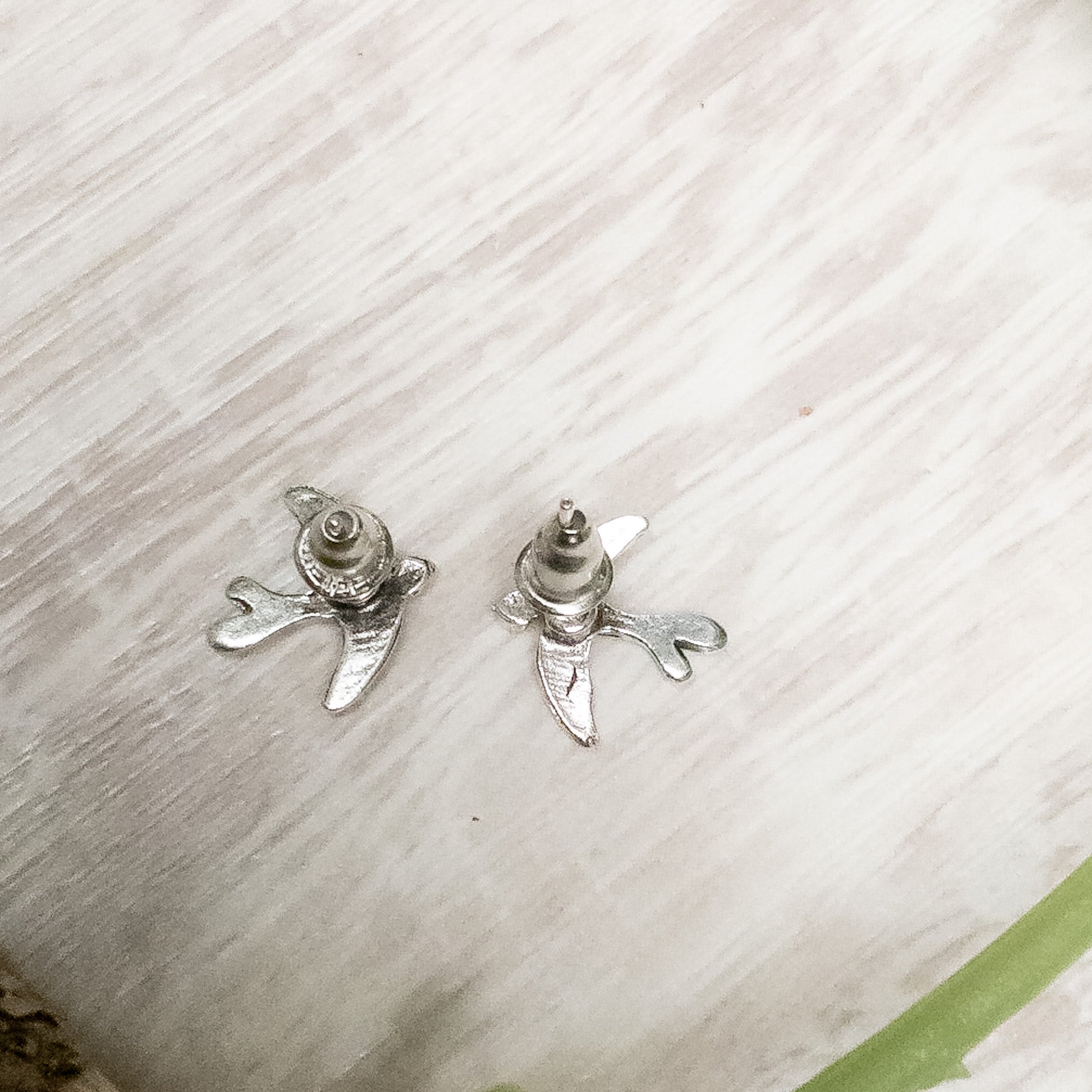 BNWT Minimalist Antique Silver Swallow Bird Fashion Stud Earrings
