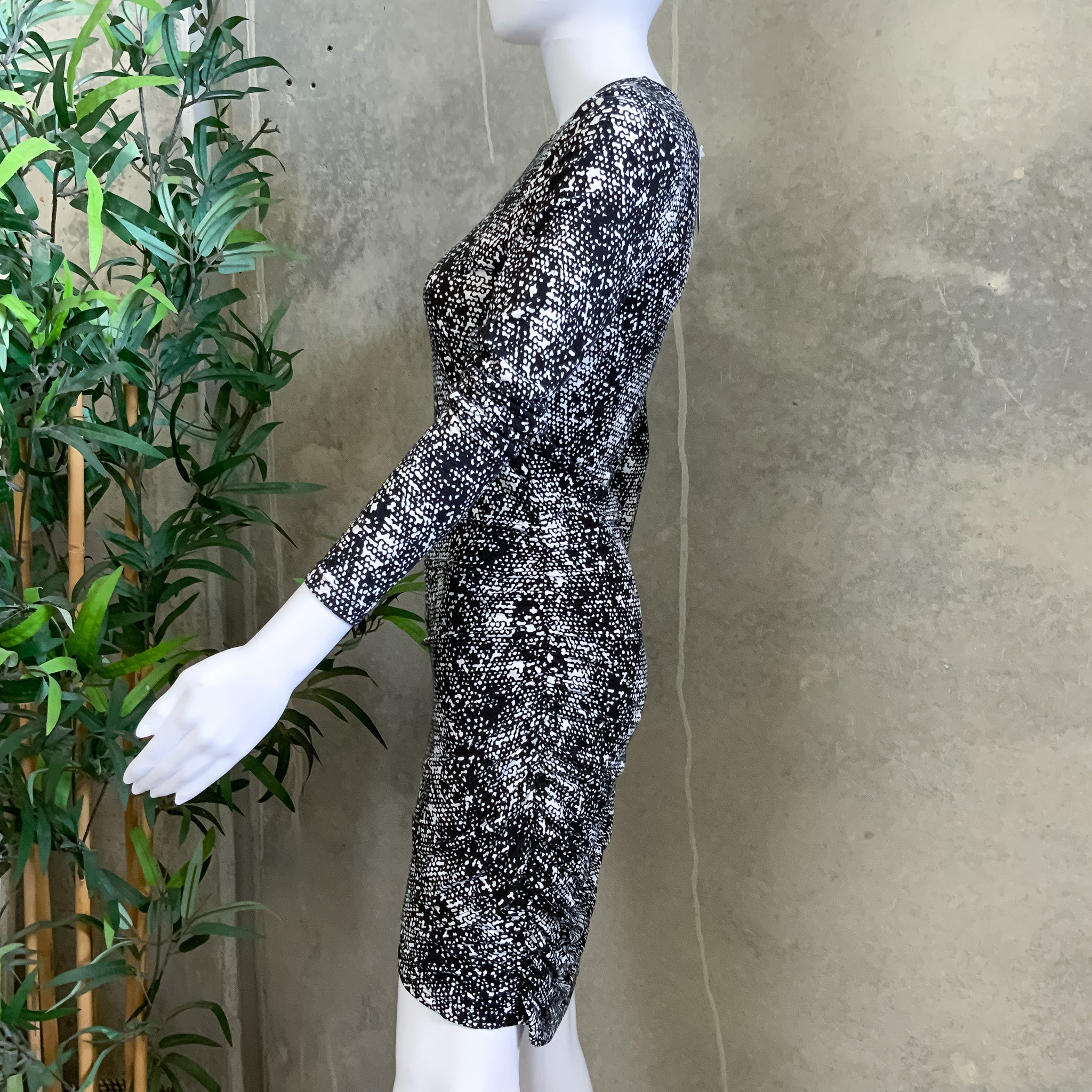 TOKITO Monochrome Abstract Snakeskin Pattern Bodycon Shift Dress - Size 10