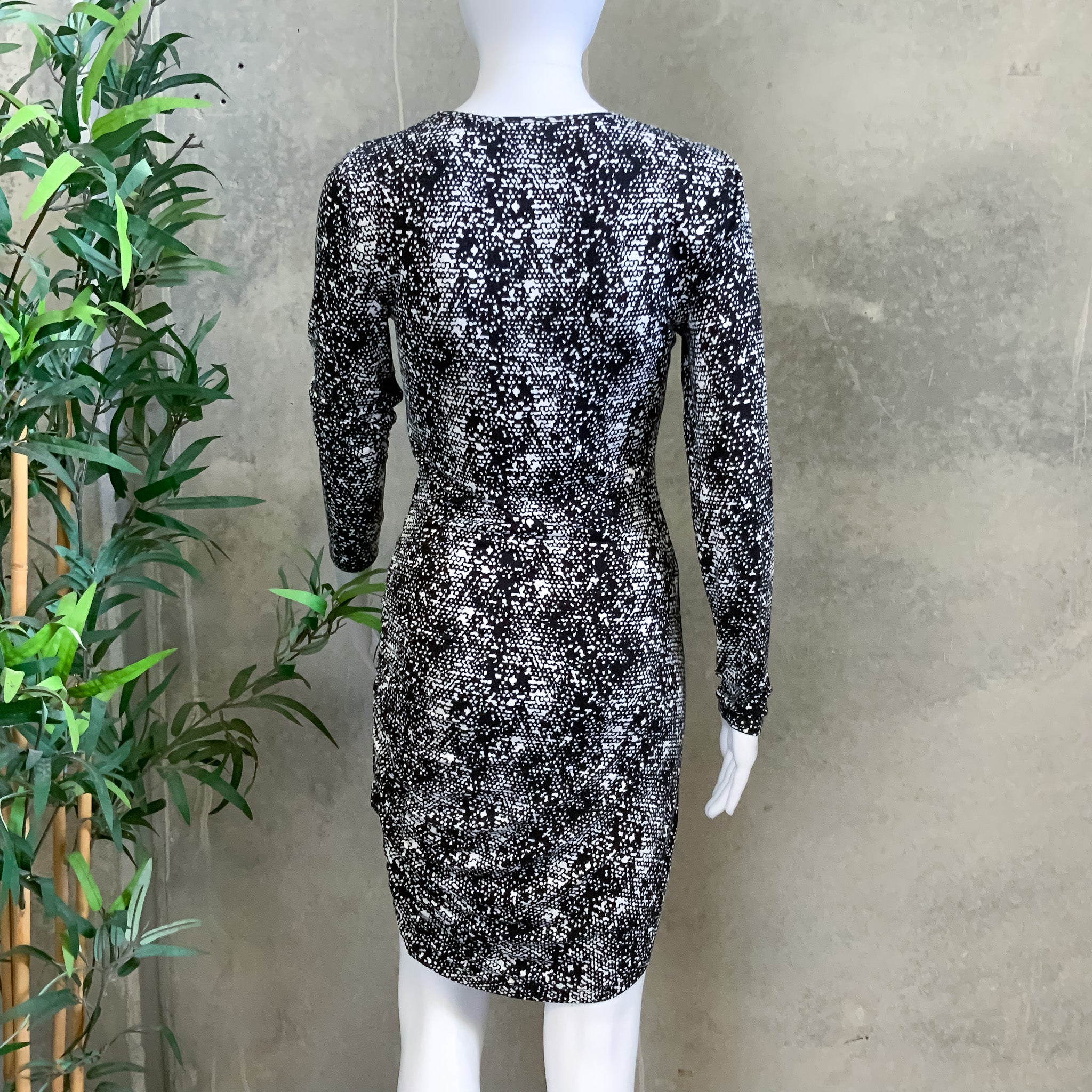 TOKITO Monochrome Abstract Snakeskin Pattern Bodycon Shift Dress - Size 10