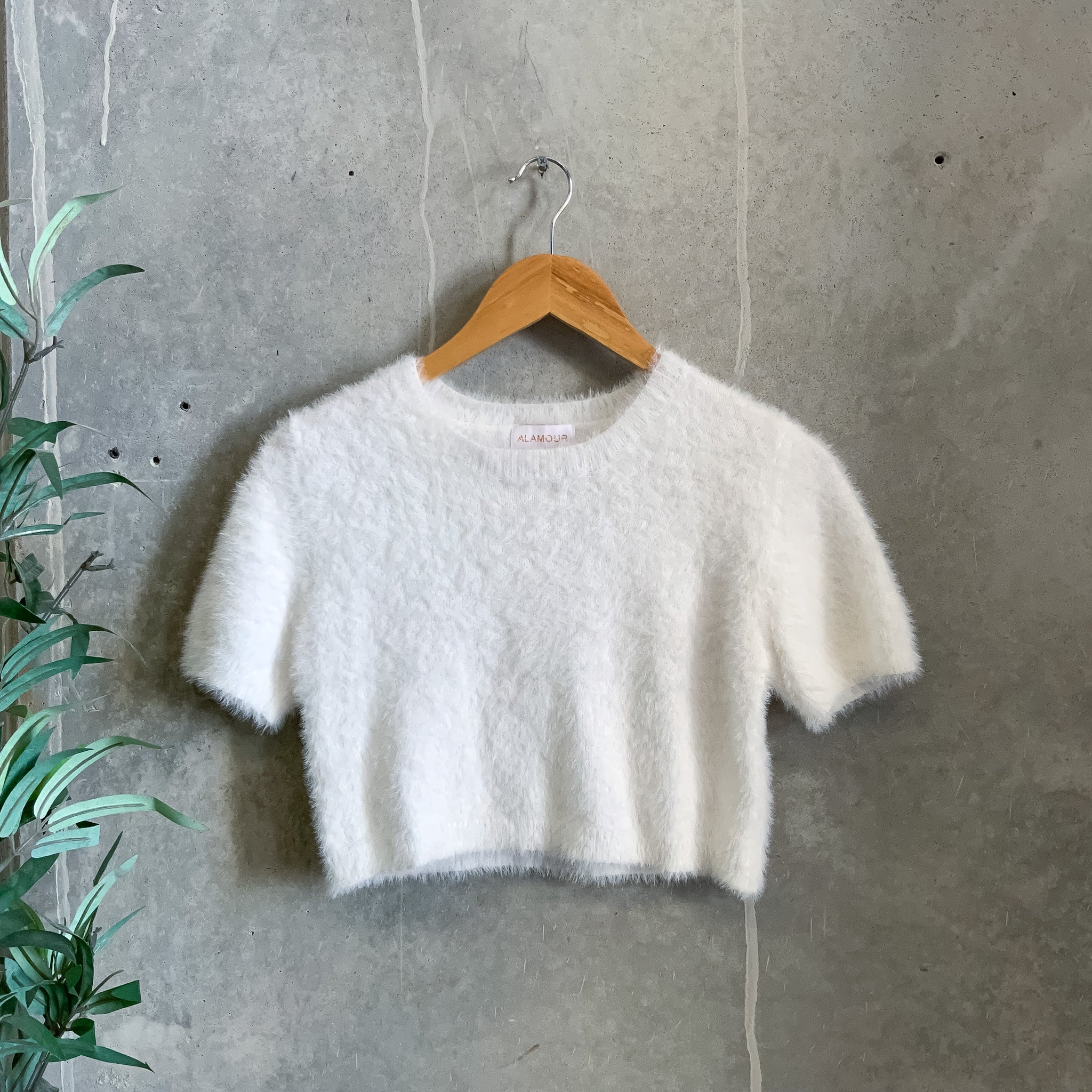 ALAMOUR White Crew Neck Short Sleeved Fluffy Knit Cropped Sweater/Top - Size M