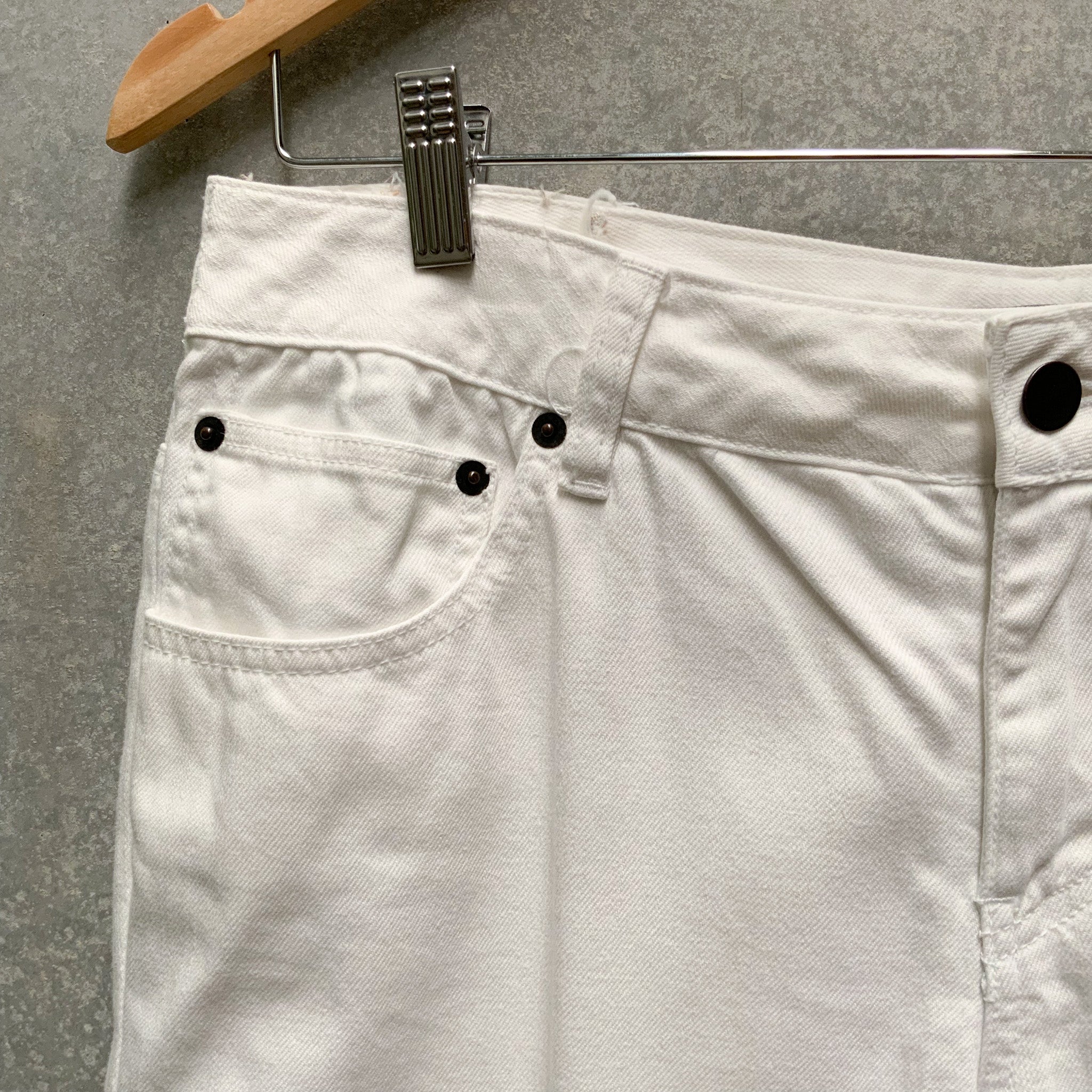 SUSSAN Ladies White Modern Bermuda Shorts - Size 12