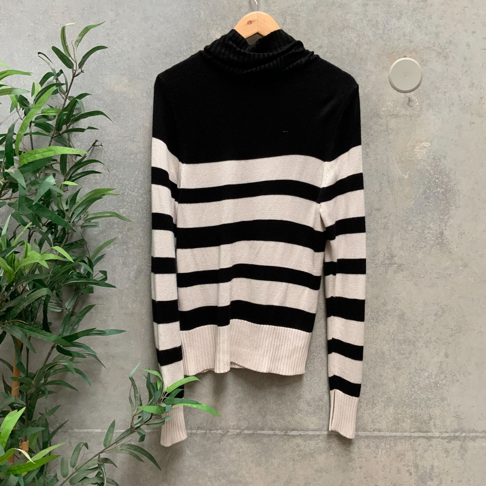 TABLE EIGHT Ladies Black and White Striped Sweater - Size XL