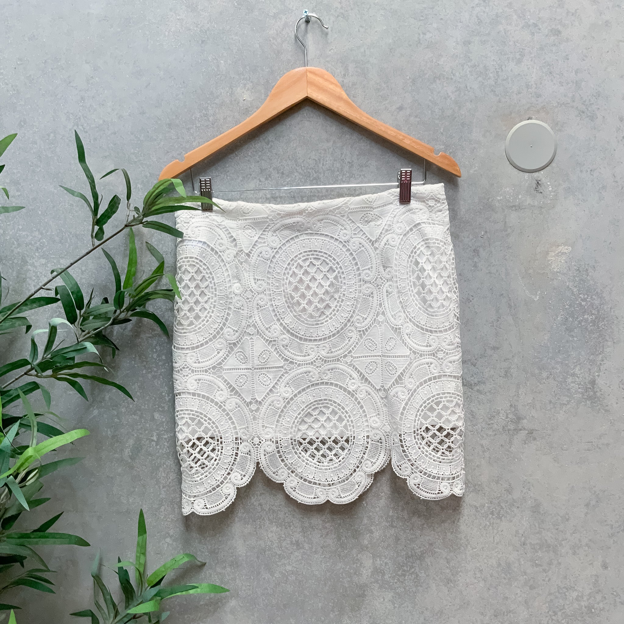 BNWT PARADISCO Ladies Crochet Knit White Lacey Mini Skirt - Size 12