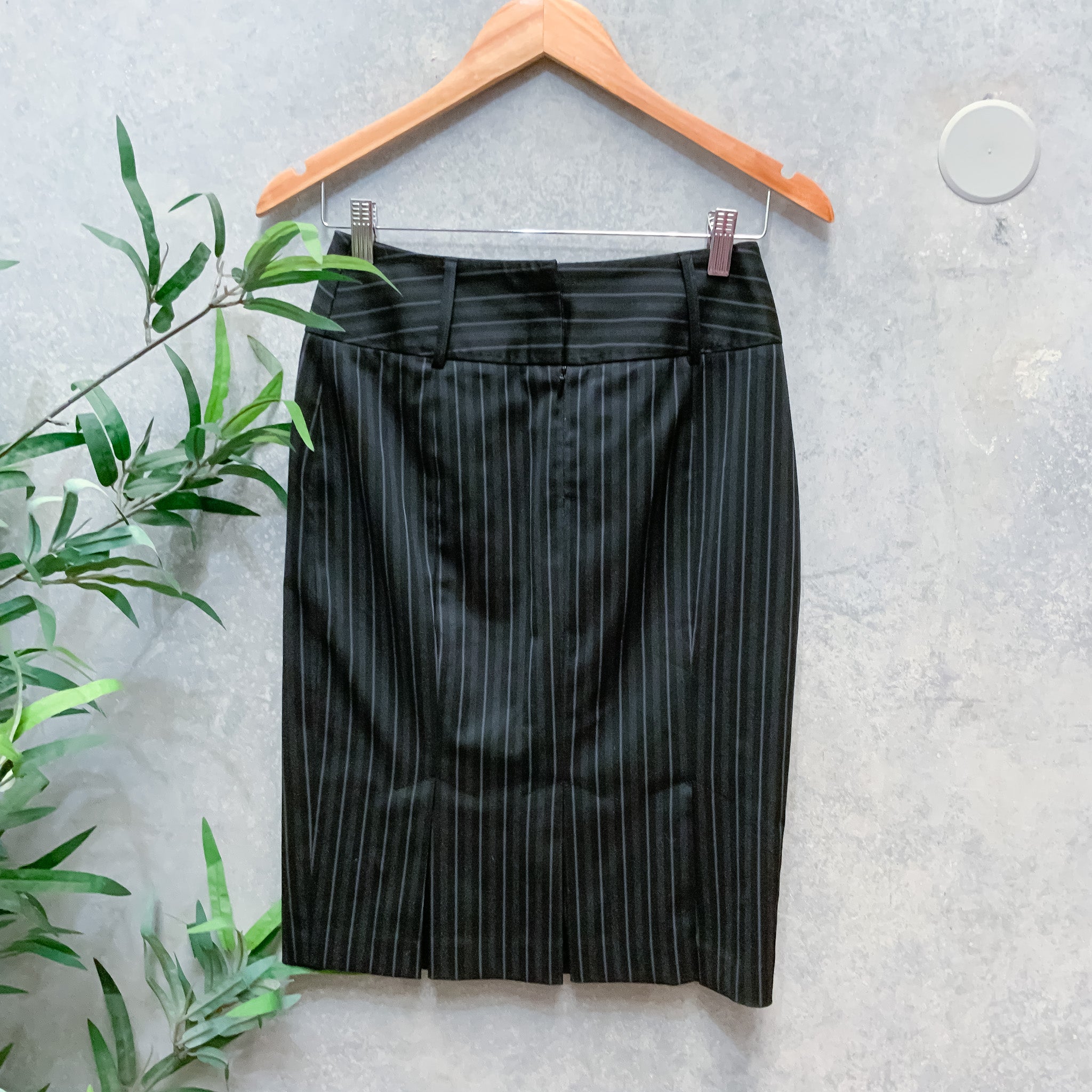 NEXT Ladies Black/Grey Pinstriped Pencil Skirt - Size 8