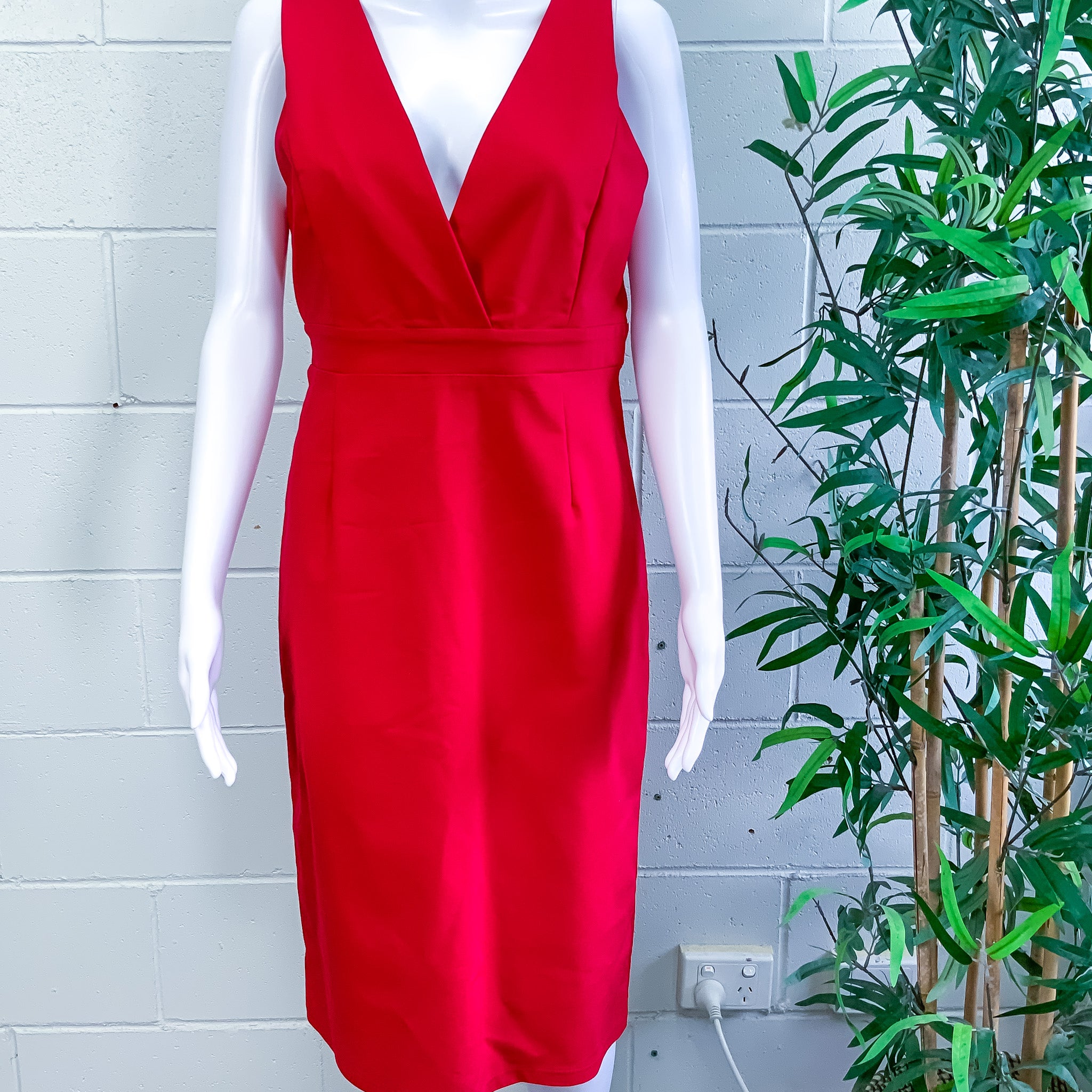 BNWT SUNNY GIRL Red Deep Back V-Neck Sleeveless Pencil Dress - Size 14
