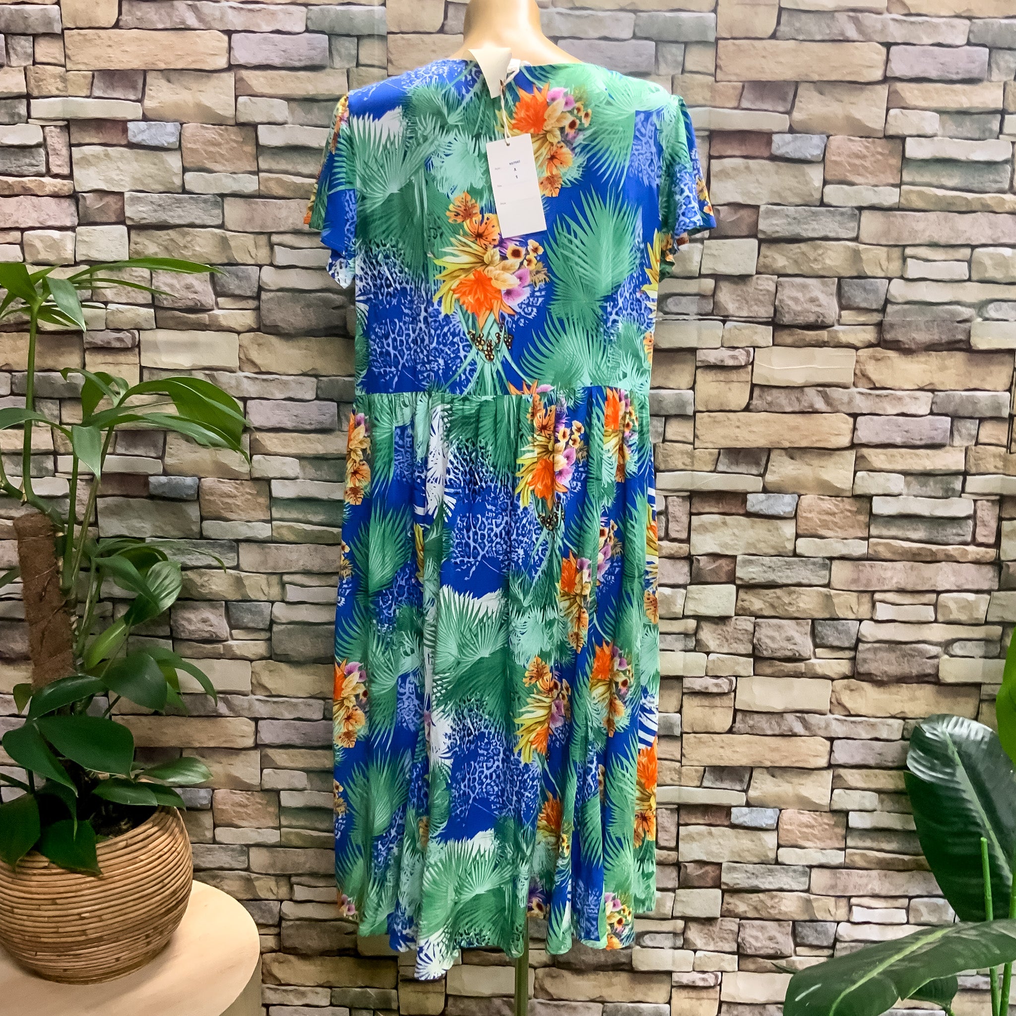 BNWT NEW COLLECTION Tropical Print Midi Dress - Size S