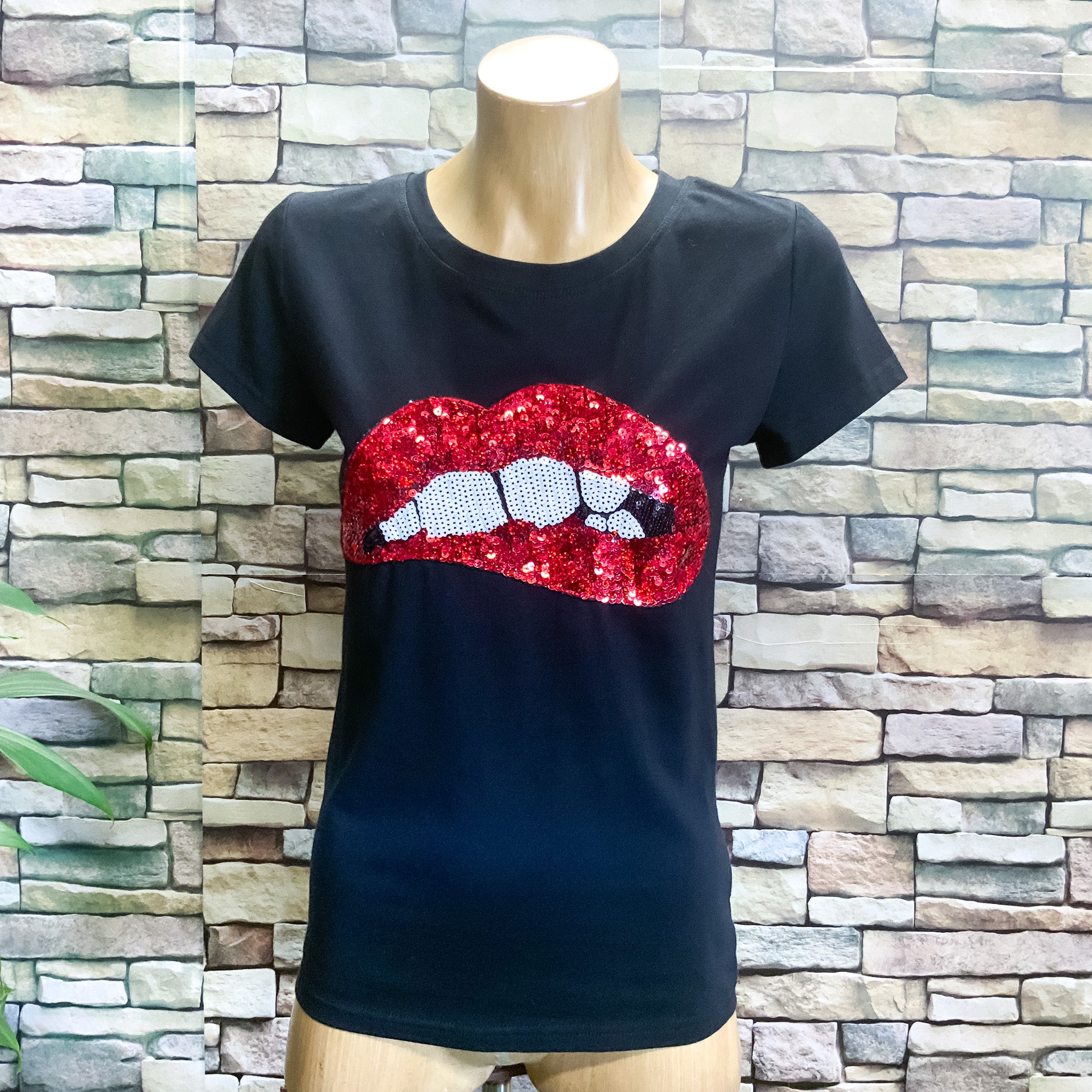 Hot Lips Glittery Sequin Black Short Sleeve T-Shirt - Size S