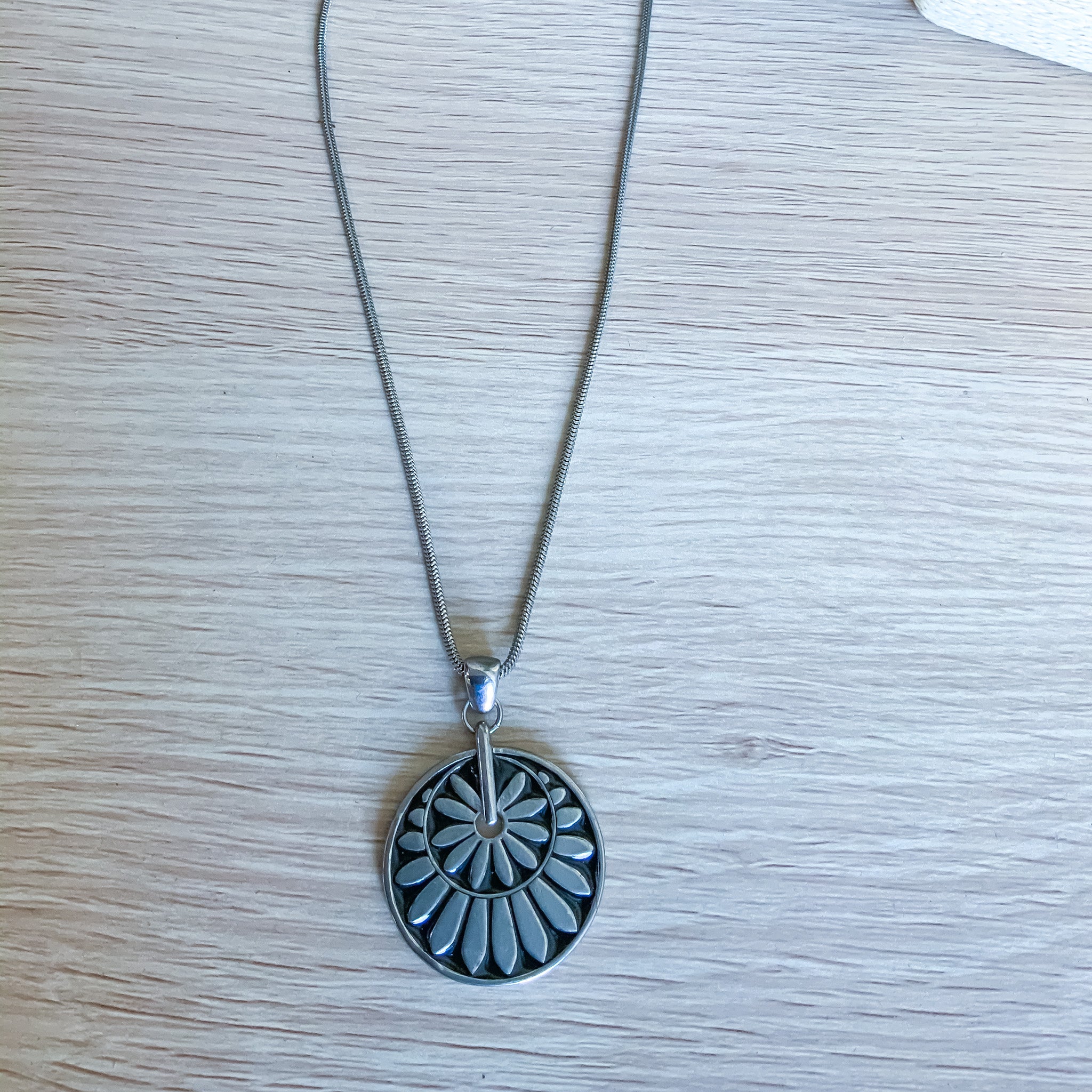 Ladies Silver Floral Mandala Circle Pendant Necklace