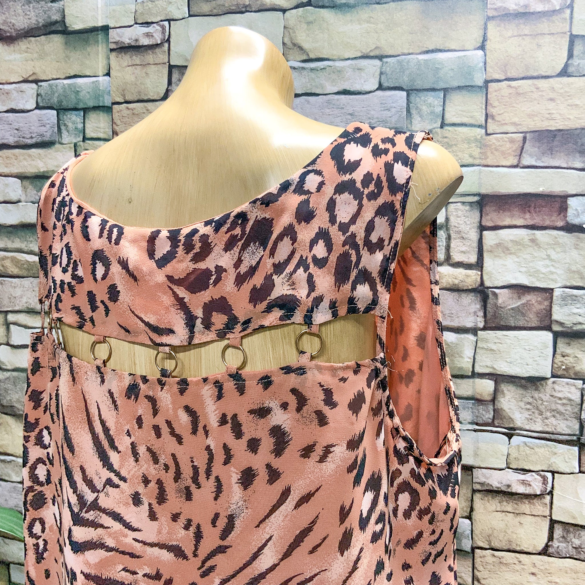 TABLE EIGHT Animal Print Sleeveless Chain Detail Top - size 16