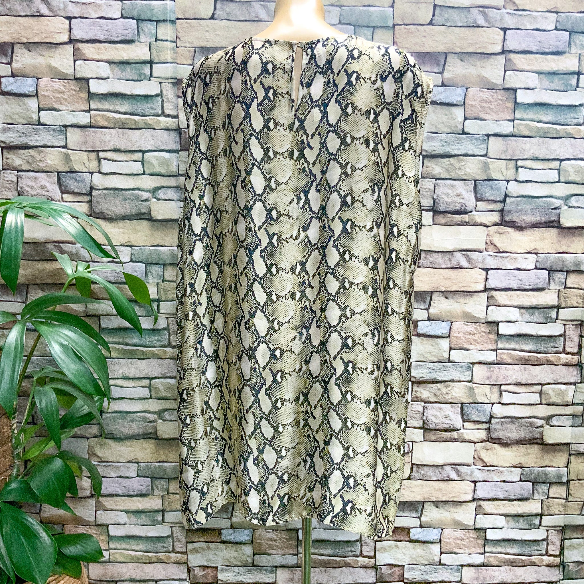 CAROLINA Snake Print V-Neck Sleeveless Tunic Dress - Size XL (AU16)