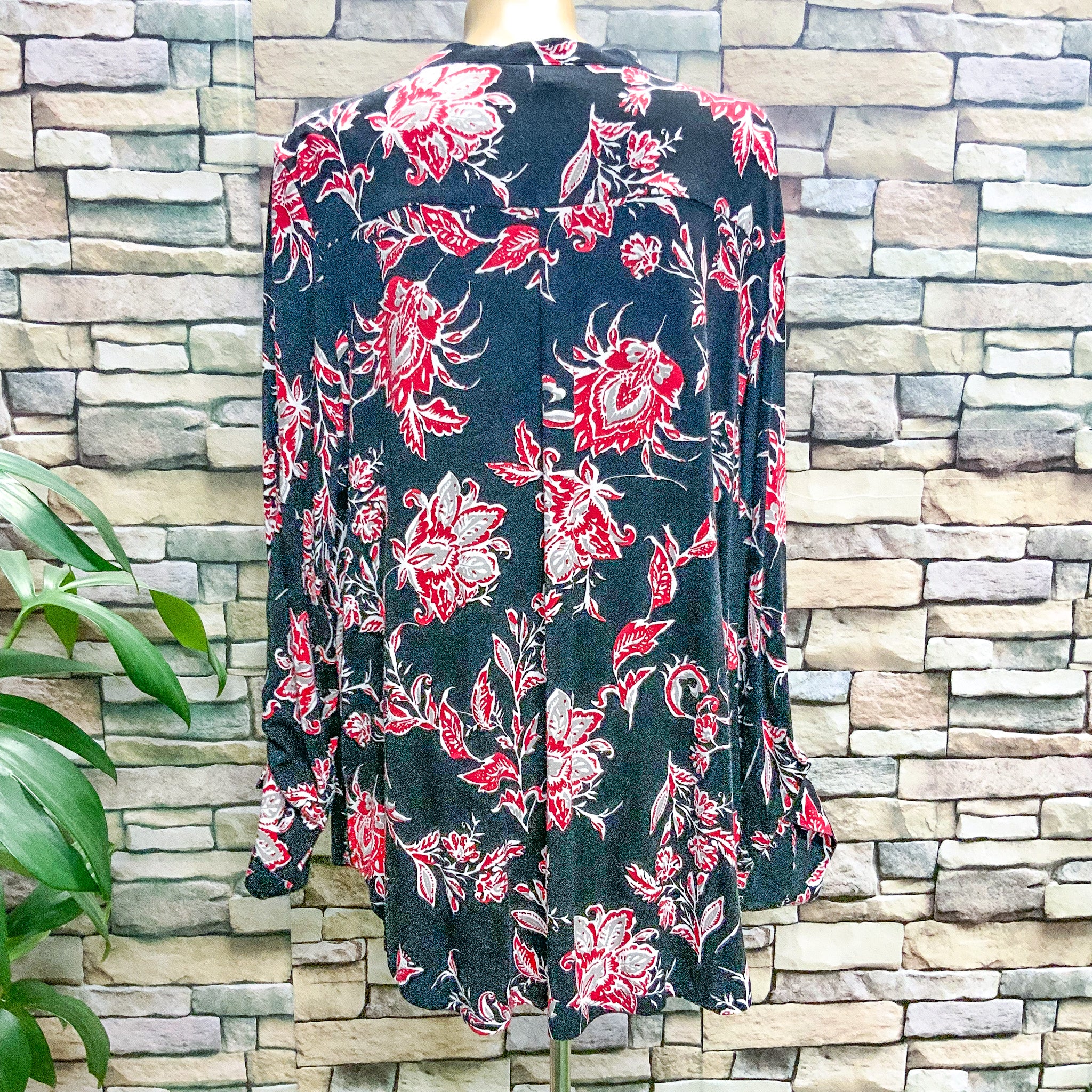 W LANE Black/Red Tab Sleeved Zip Front Floral Print Blouse - XL (AU20)