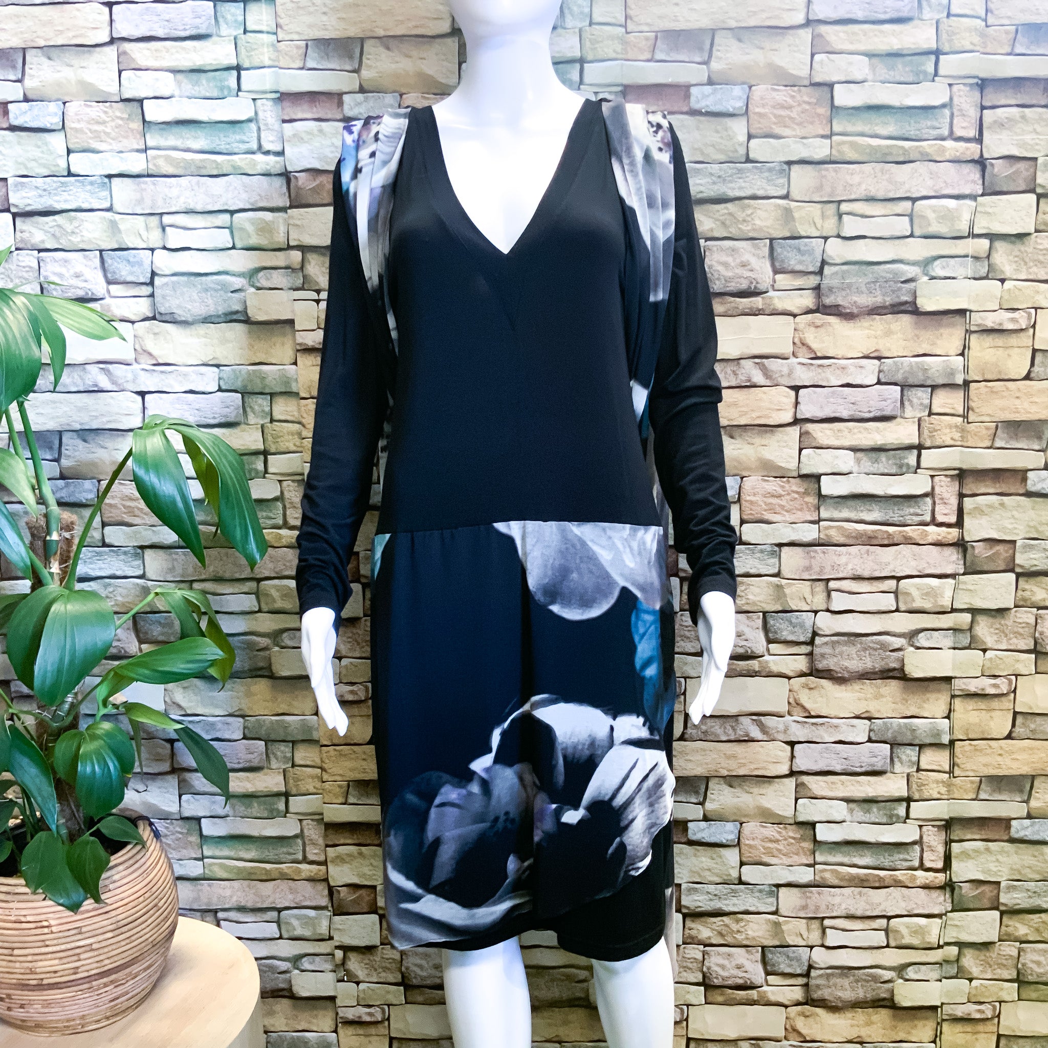 WAYNE COOPER Black Long Sleeves V-Neck Long Back Dress - Size 12
