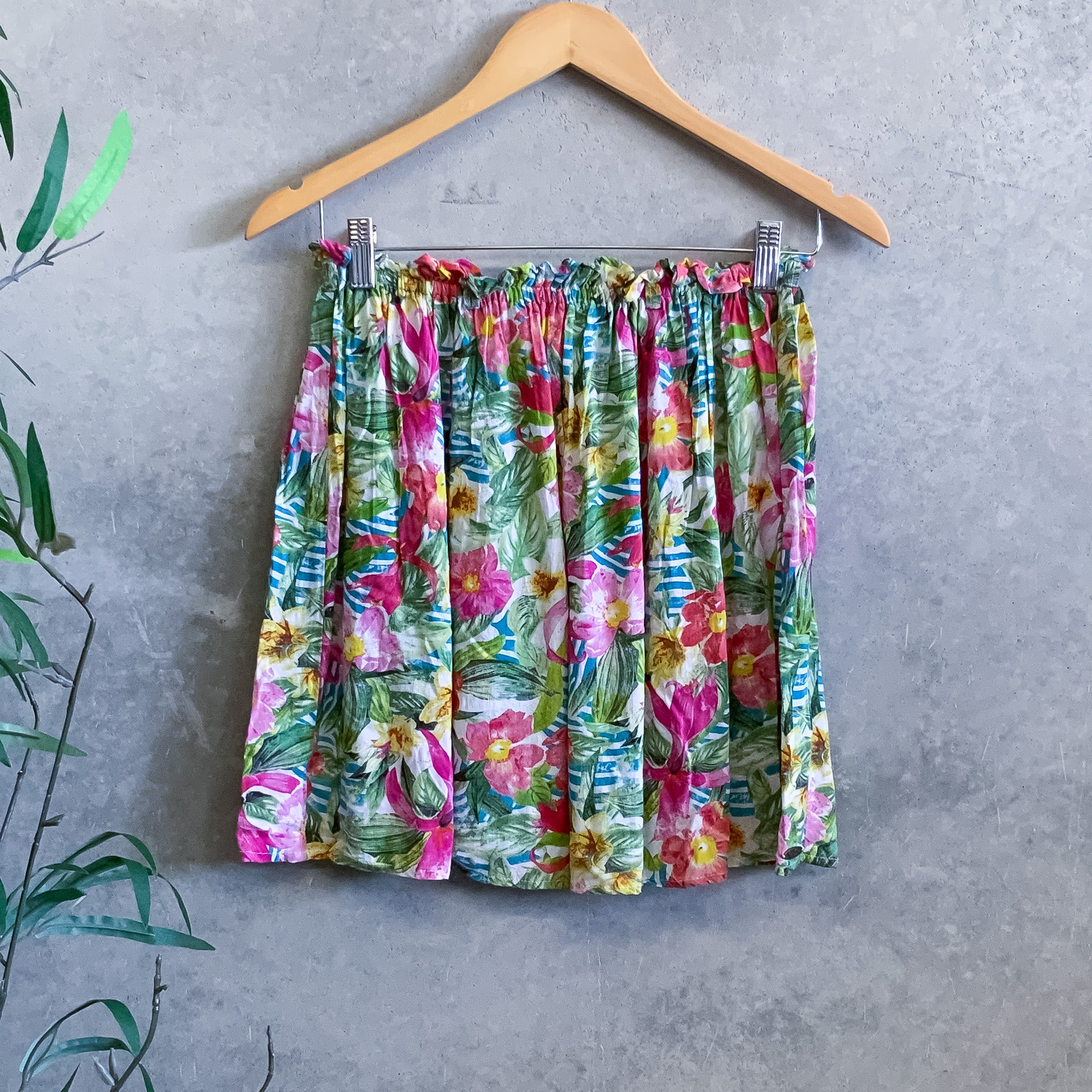 RIPCURL Tropical Floral Elastic Waisted Mini Skirt - Size 10