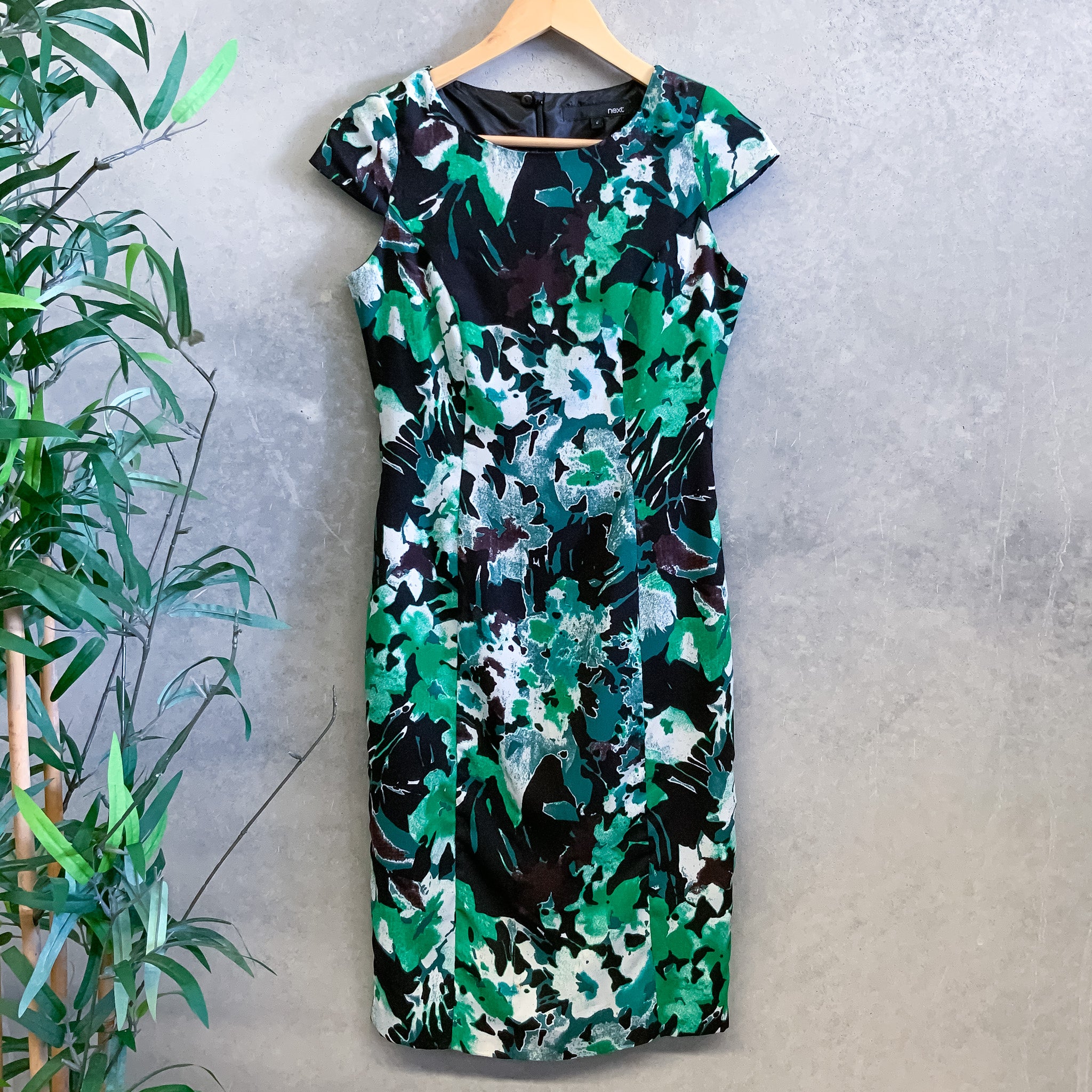 NEXT Ladies Green Floral Cap Sleeved Knee Length Dress - Size 6