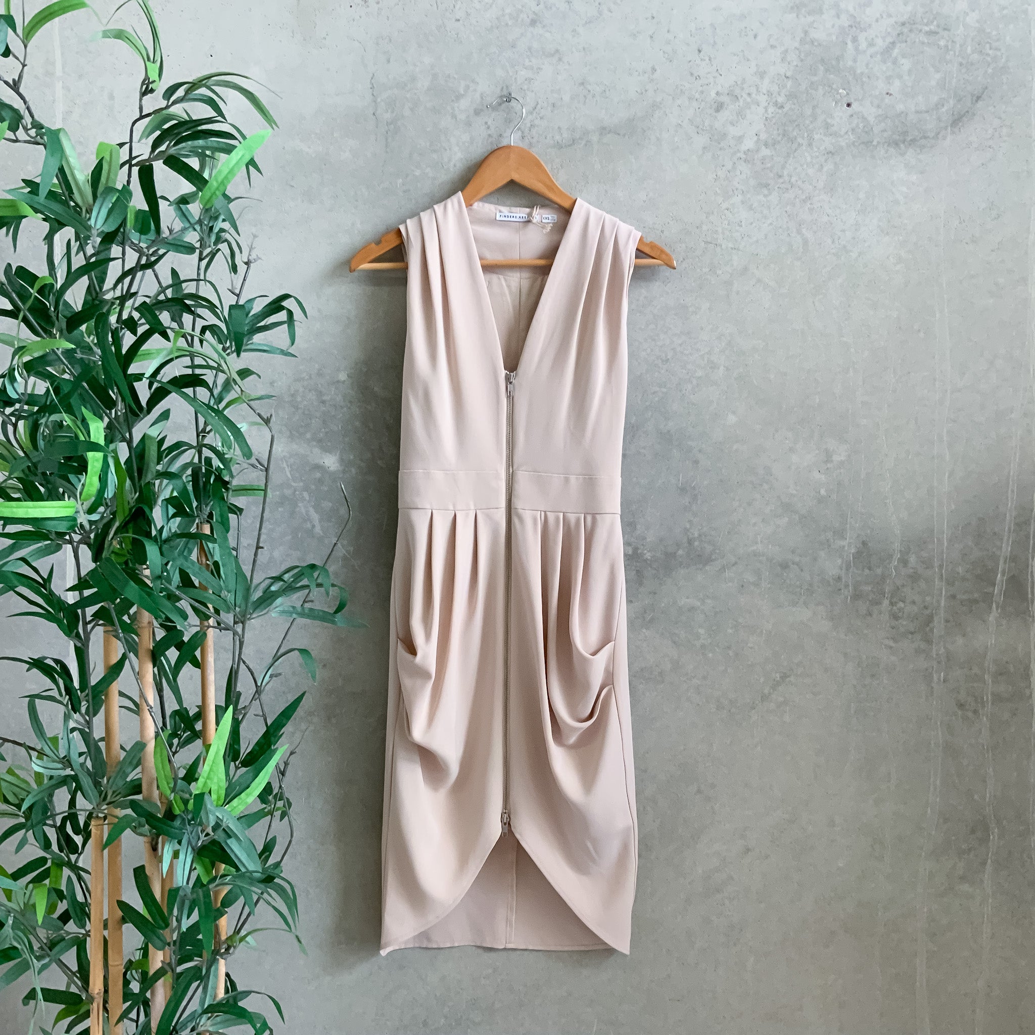 FINDERS KEEPERS Nude Zip Front Draped Detail Shift Dress - Size 6