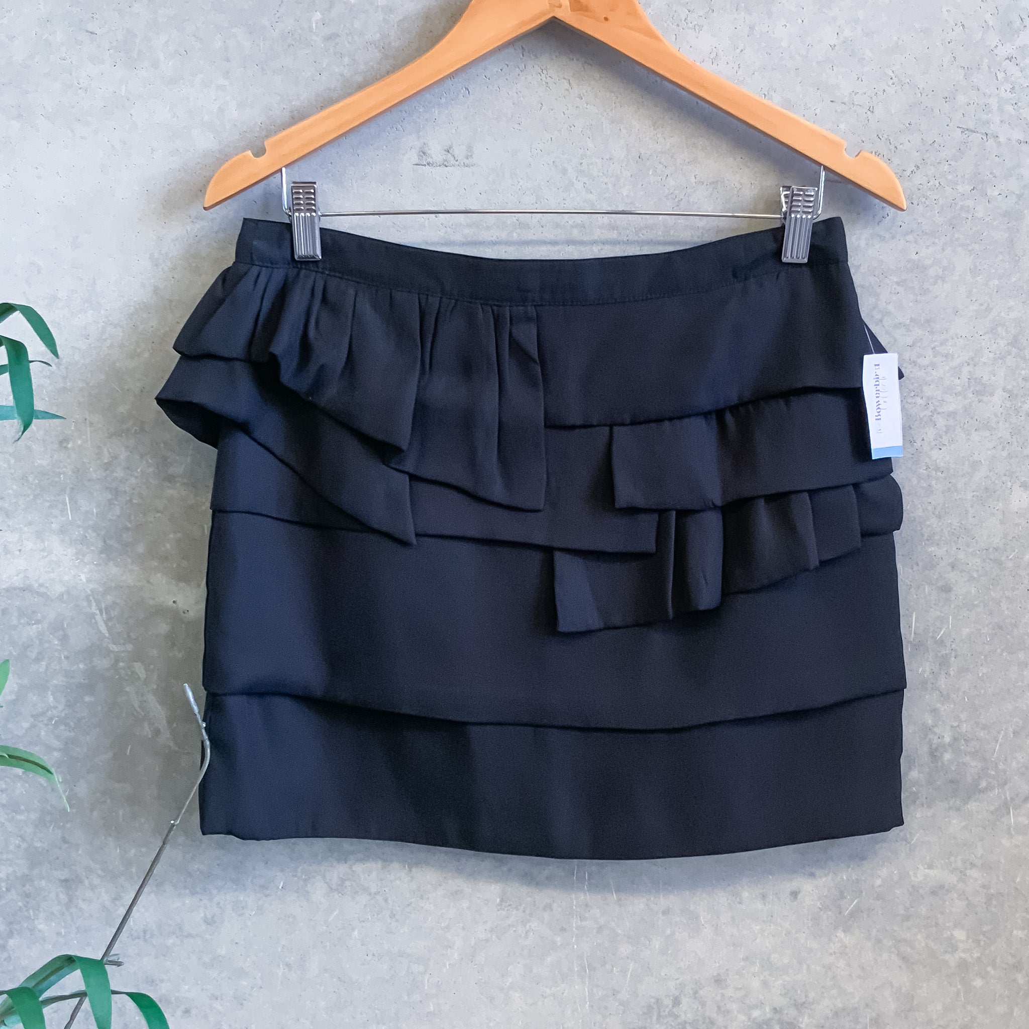 ROMEO & JULIET Black Elegant Frilled Mini Skirt - Size M