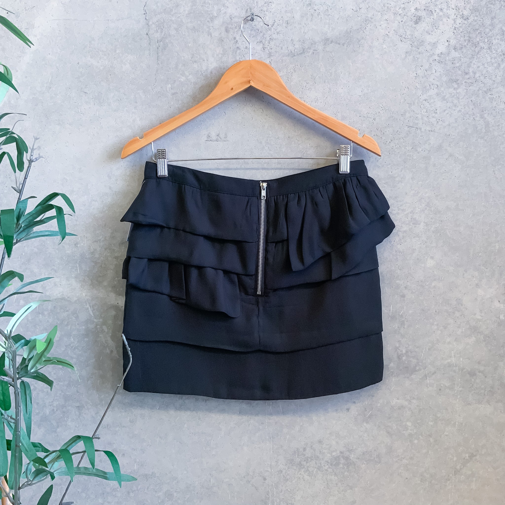 ROMEO & JULIET Black Elegant Frilled Mini Skirt - Size M
