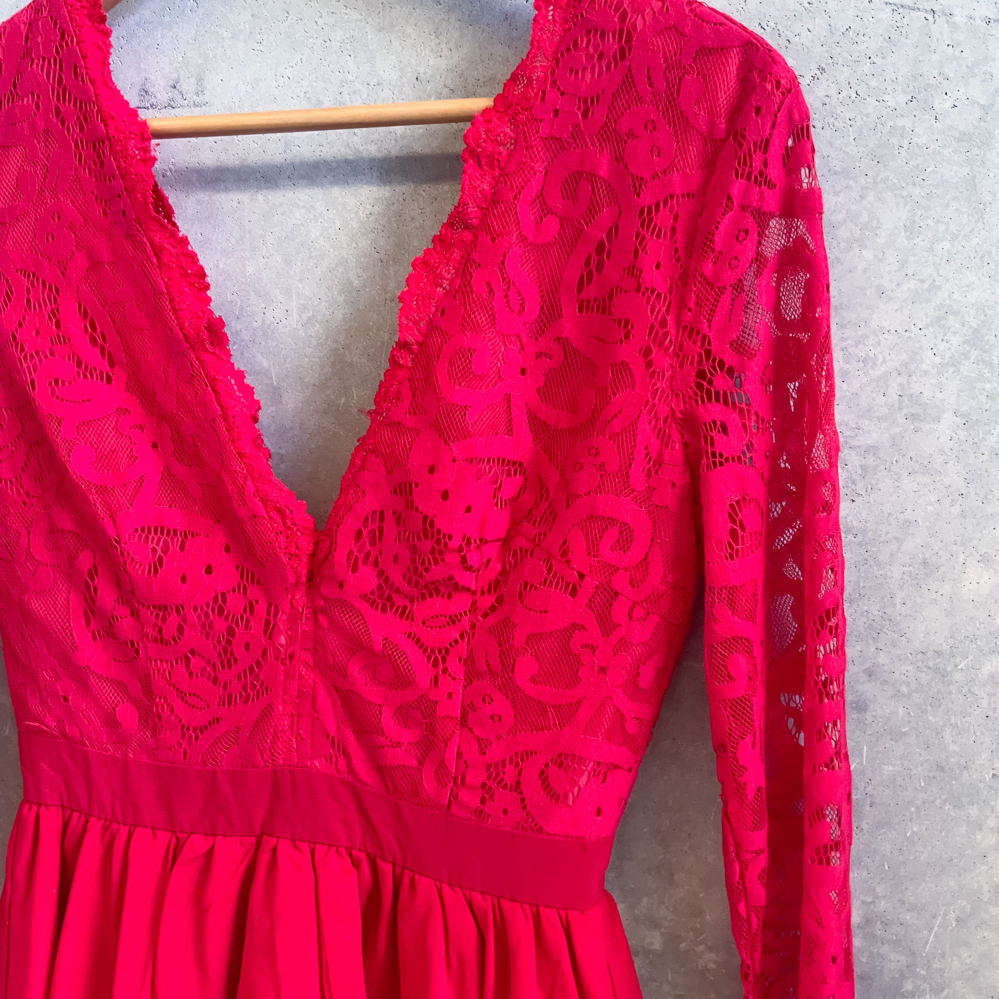 BNWT MISSGUIDED Long Sleeve Red Lace Plunge Skater/Party Dress - Size – The  Bowerbird Collective