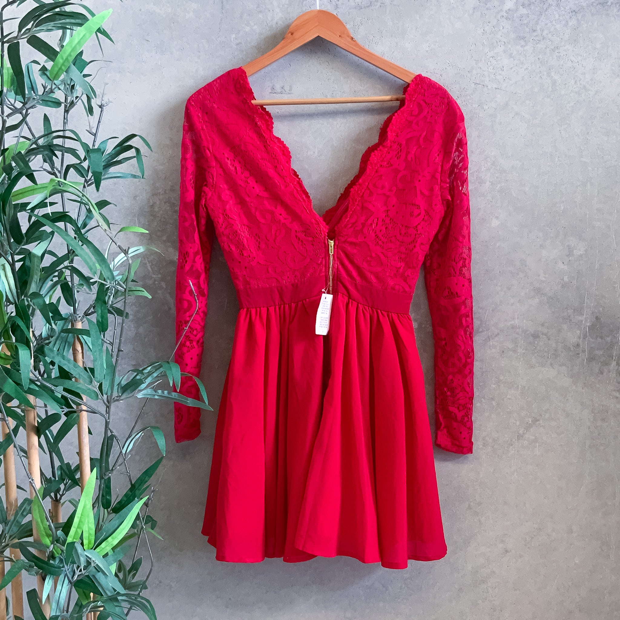 BNWT MISSGUIDED Long Sleeve Red Lace Plunge Skater/Party Dress - Size 8