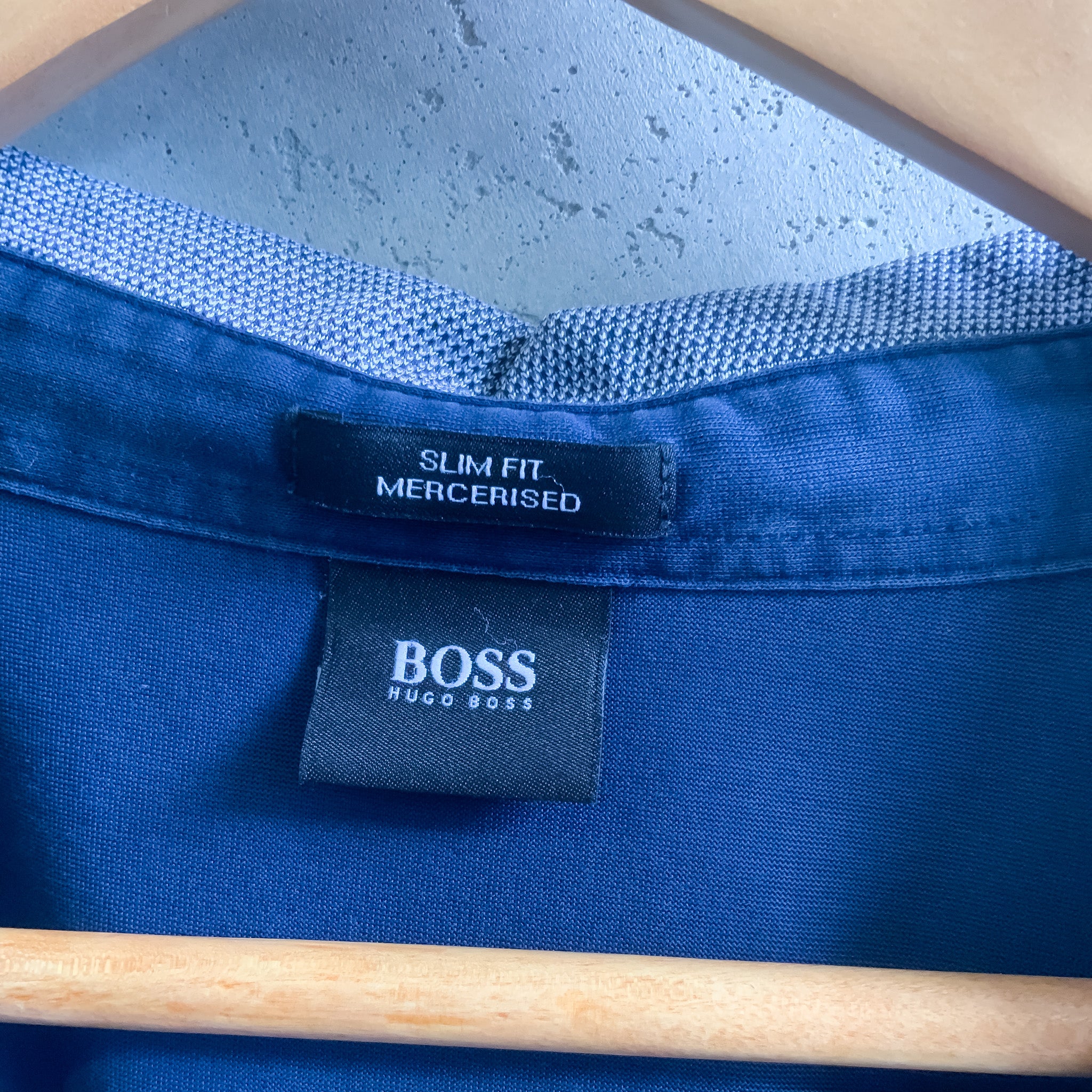 HUGO BOSS Men's Short Sleeved Contrast Colour Navy Polo shirt - Size M