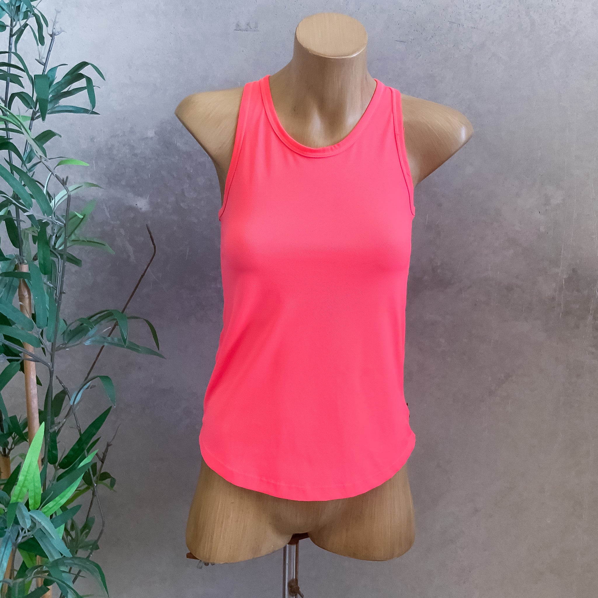 BONDS Pink Racerback Fitted Active Wear Tank Top - Size 8/10