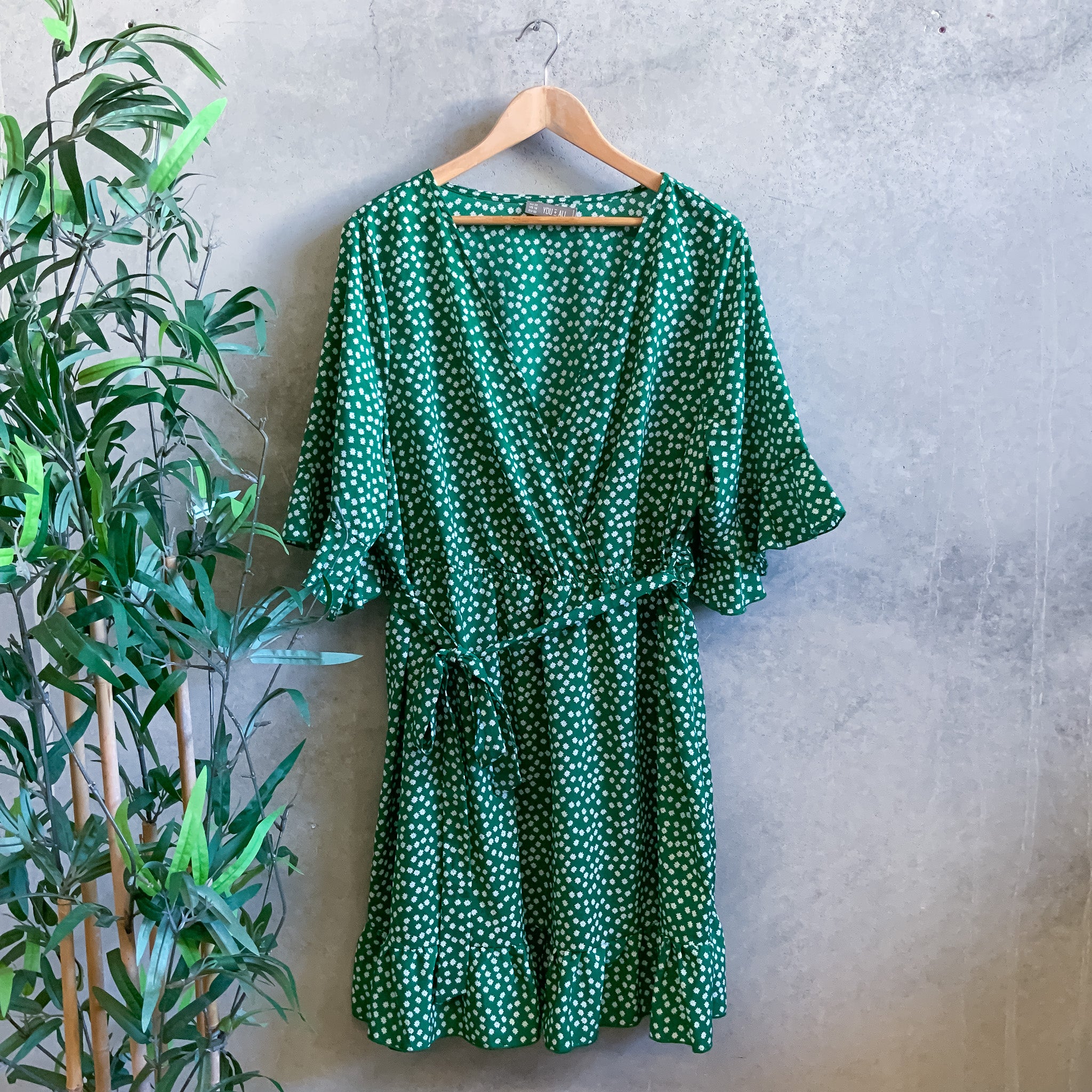 YOU + ALL Green Short Sleeve Ditsy Floral Surplice Ruffled Dress - Size 22