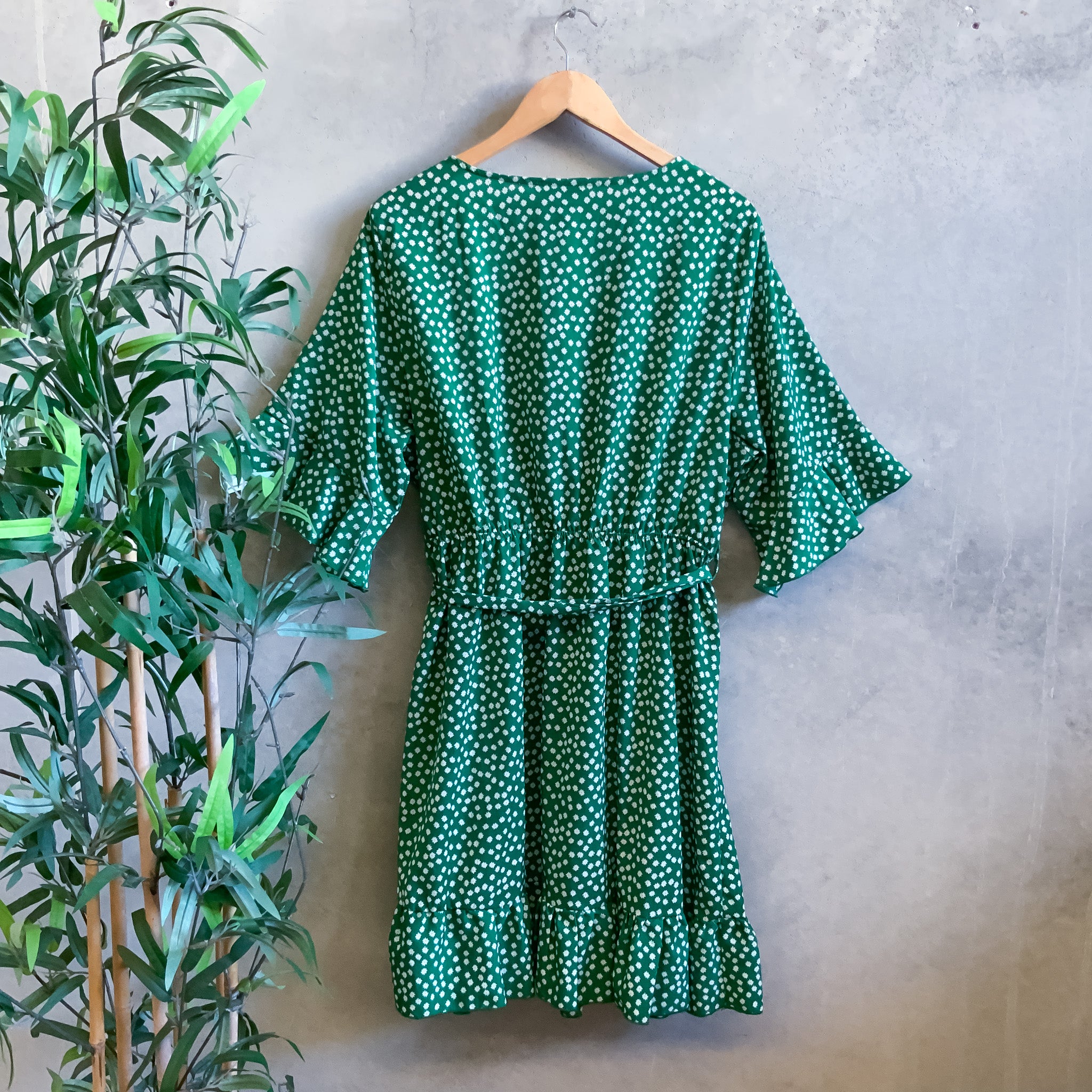 YOU + ALL Green Short Sleeve Ditsy Floral Surplice Ruffled Dress - Size 22